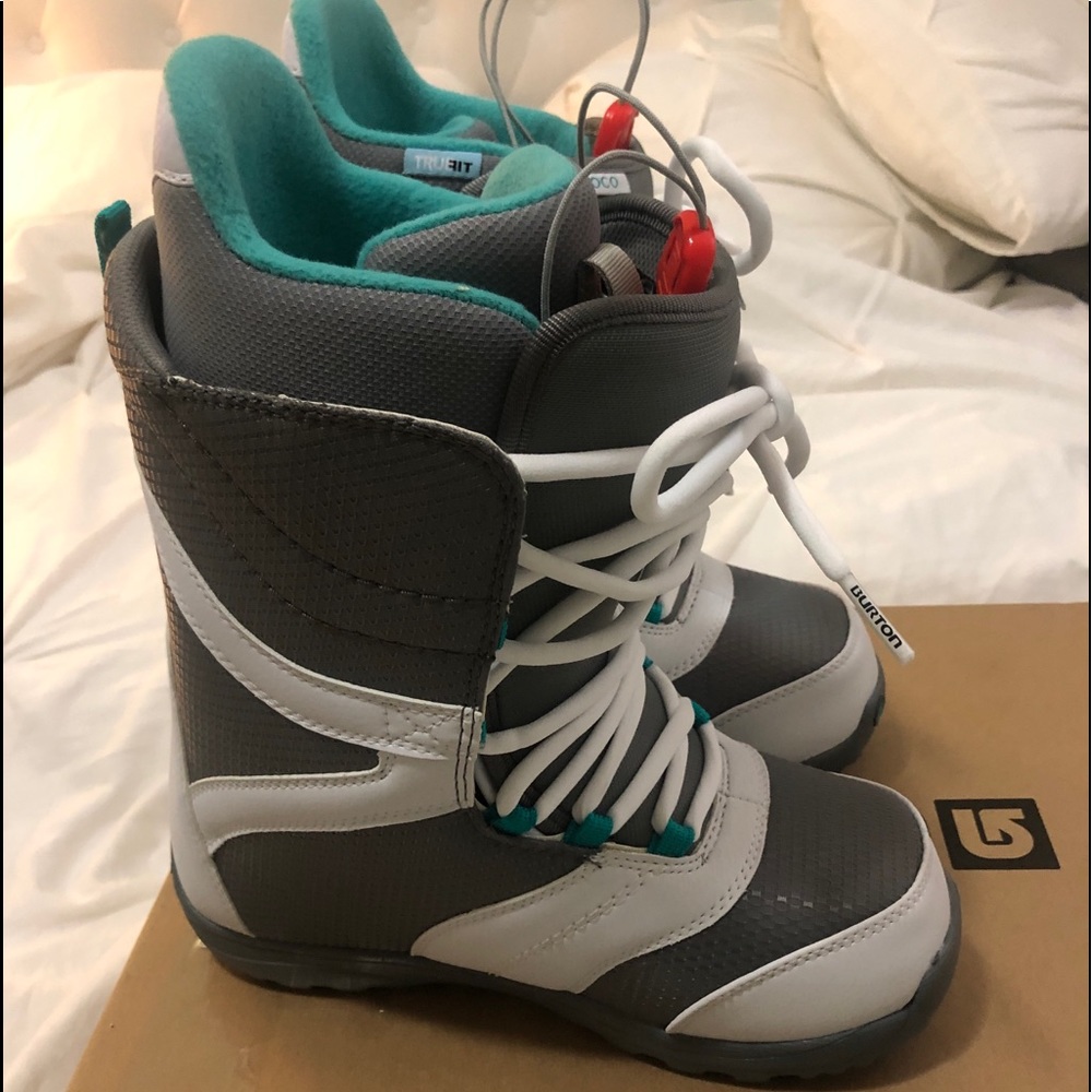 Womens Snowboarding Boots size 7